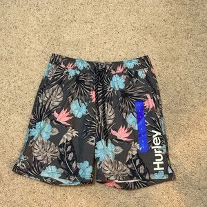 Men’s tropical style swimming shorts